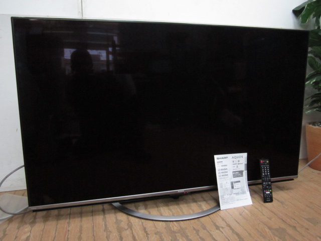 大型液晶テレビ